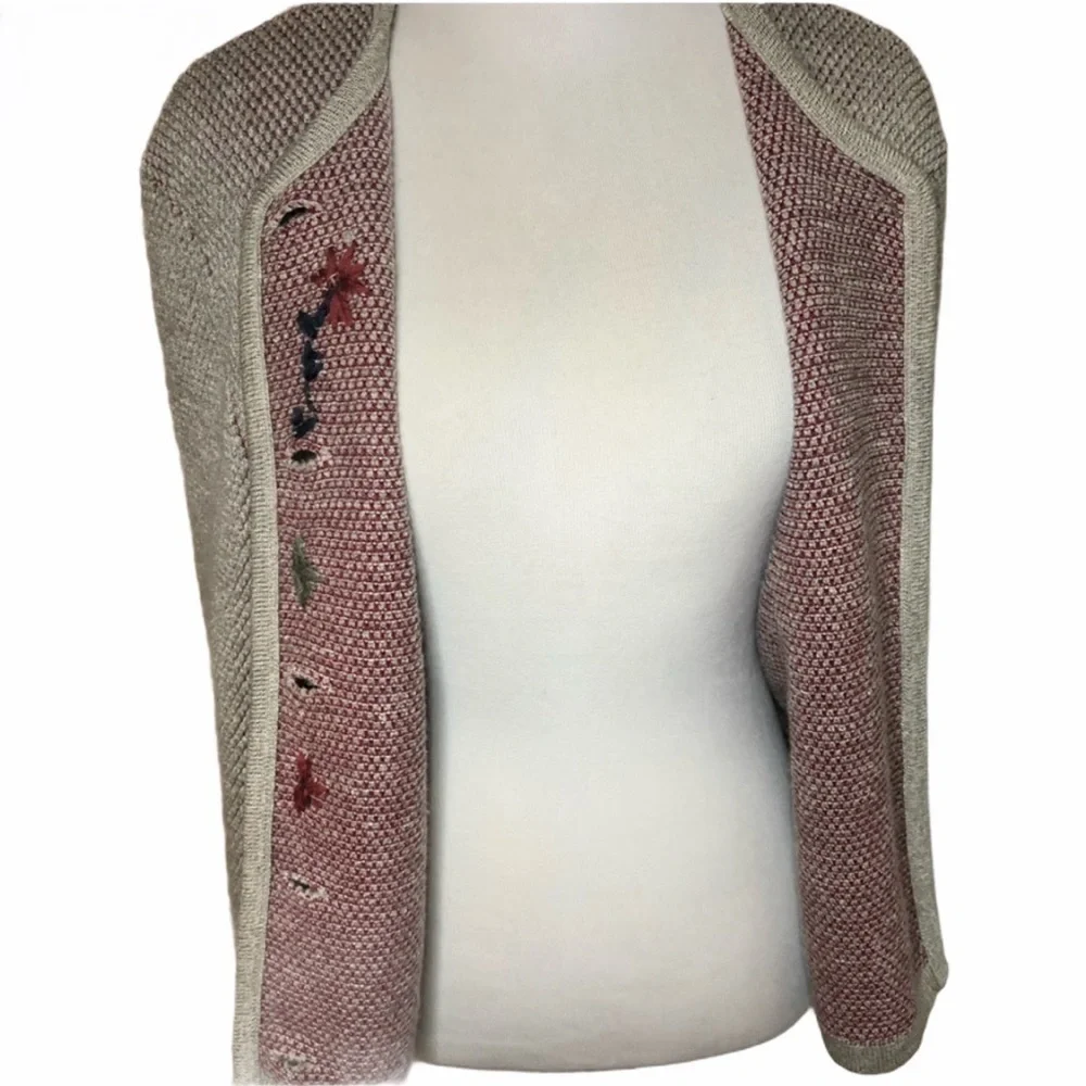 Vintage Geiger Austrian Wool Cardigan Size 36 – Folk Embroidery, Wooden Buttons